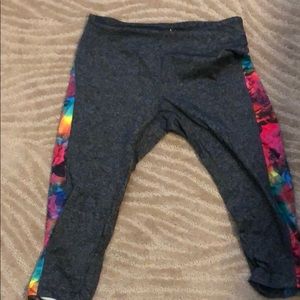 Workout capris gray with floral side panels